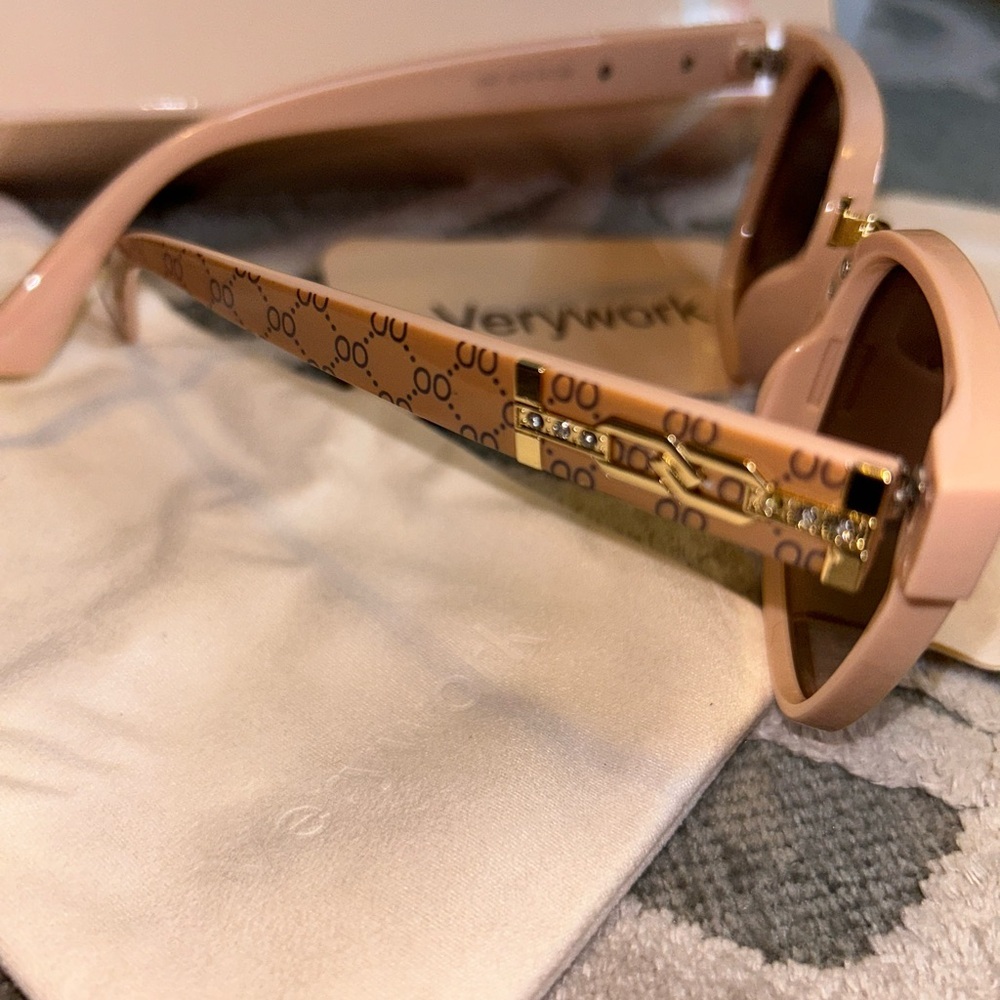 New Fashion Sunglasses - Picture 3 of 4
